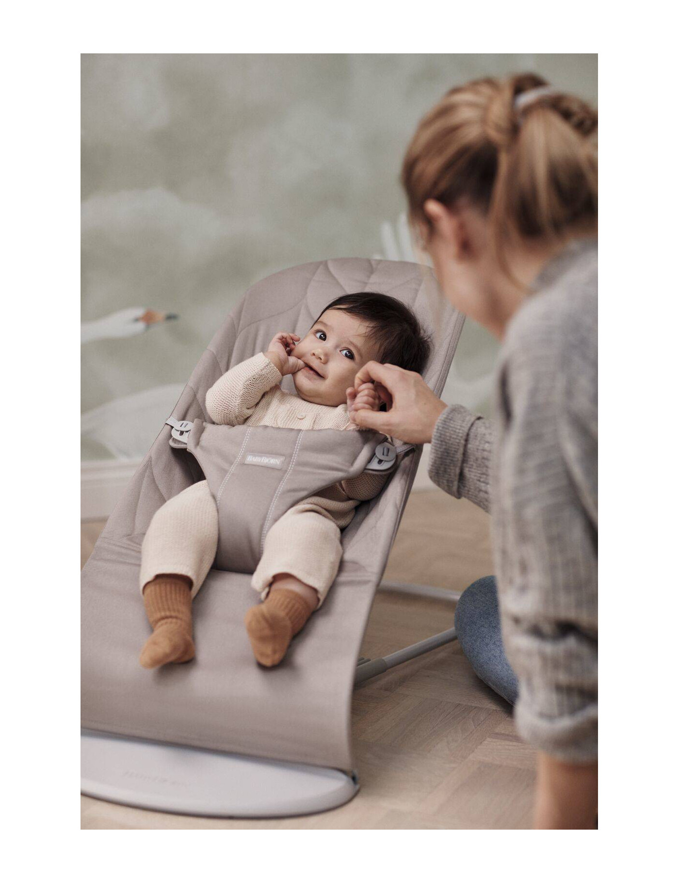 BabyBjörn leżaczek BLISS Woven, Sand Grey (rama Light Grey, Petal Quilt)