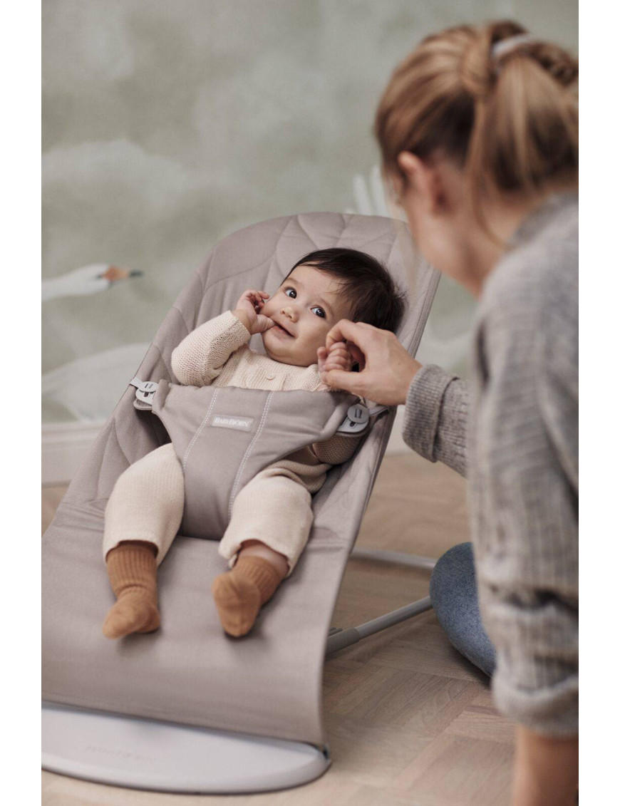 BabyBjörn leżaczek BLISS Woven, Sand Grey (rama Light Grey, Petal Quilt)