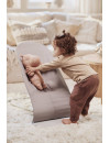 BabyBjörn leżaczek BLISS Woven, Sand Grey (rama Light Grey, Petal Quilt)