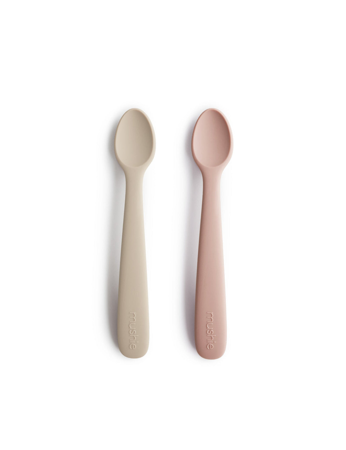 Zestaw 2 łyżeczek silikonowych dla dzieci Blush/Sand Mushie Zestaw 2 łyżeczek silikonowych dla dzieci Blush/Sand Mushie