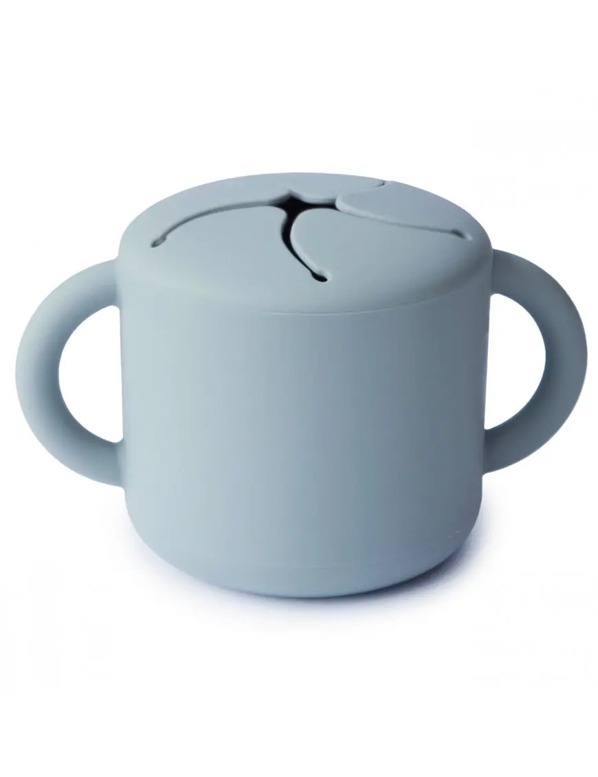 Mushie - Kubek niewysypek na przekąski SNACK CUP Powder Blue