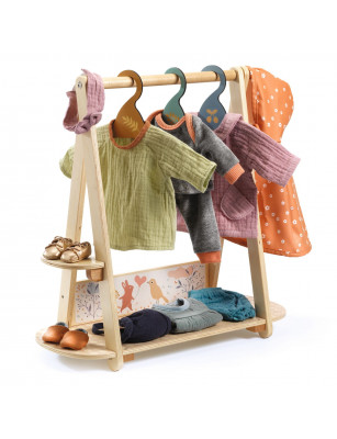 Drewniany stojak na ubranka dla lalek Pomea, Djeco