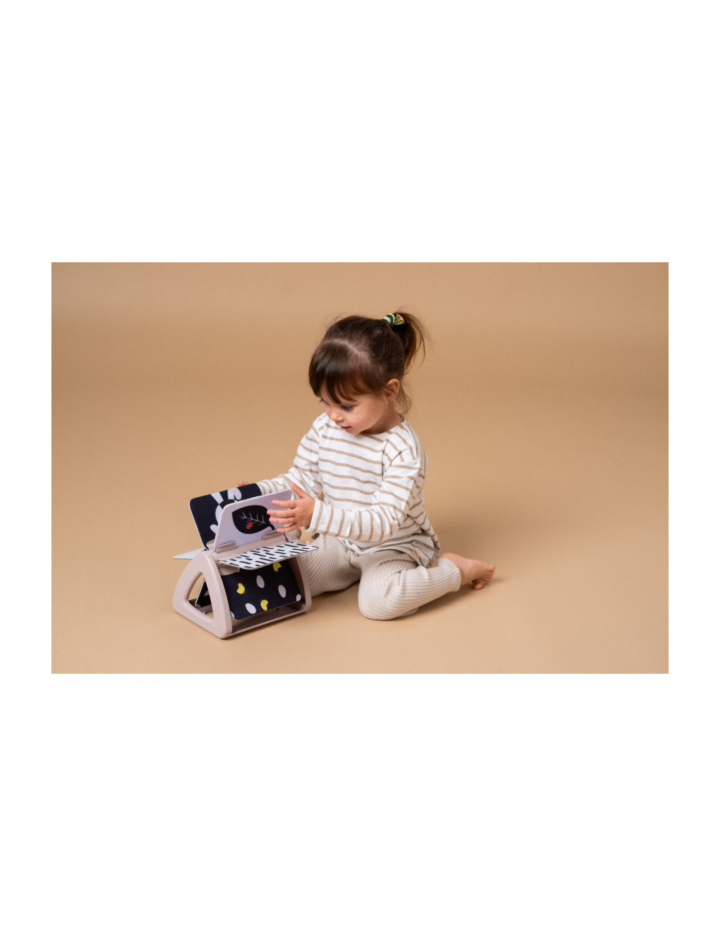 Czarno-biała książeczka obracająca się Taf Toys Czarno-biała książeczka obracająca się Taf Toys