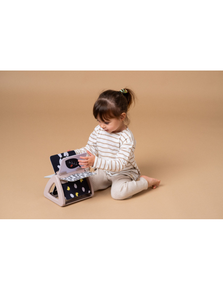 Czarno-biała książeczka obracająca się Taf Toys Czarno-biała książeczka obracająca się Taf Toys