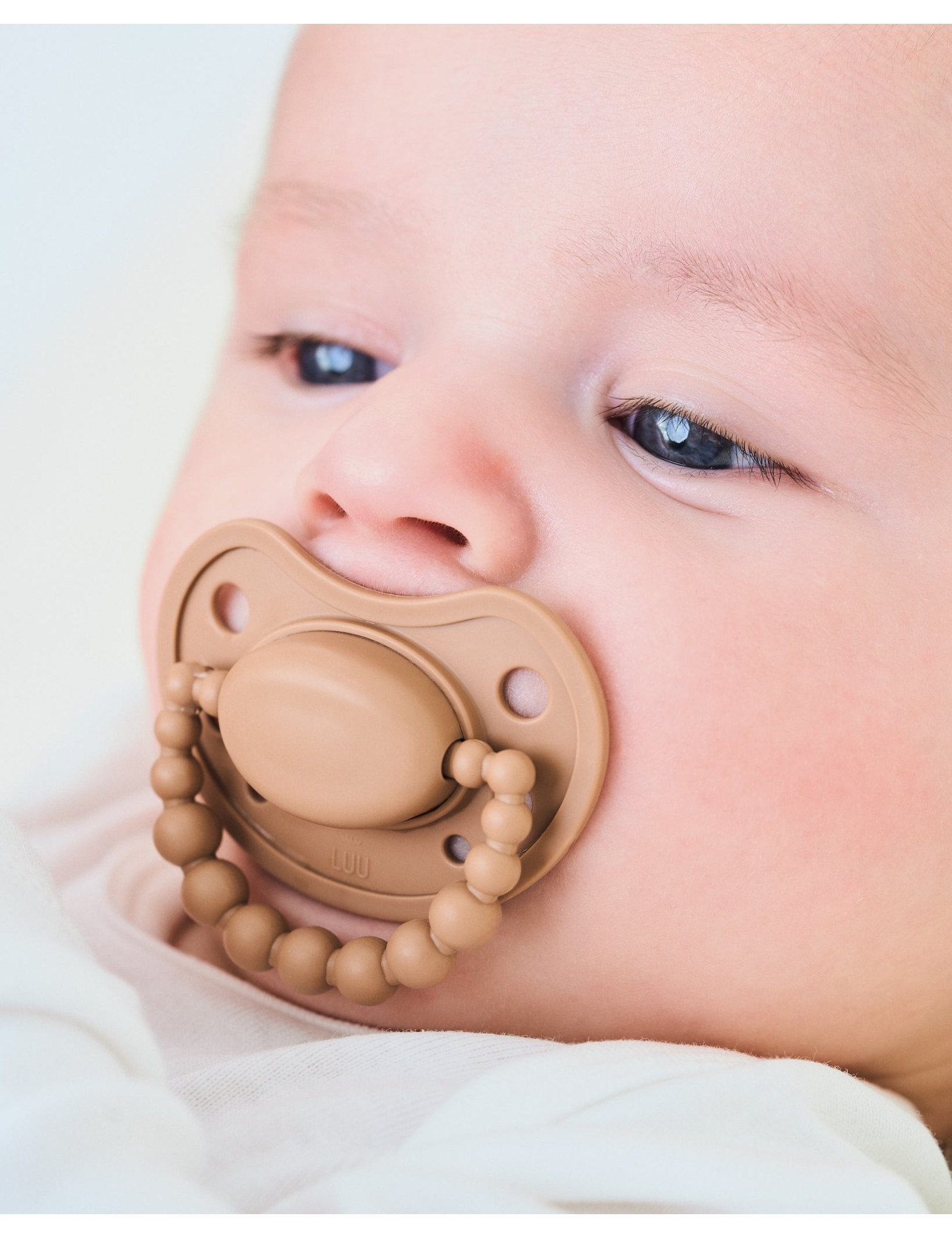 Smoczek pozycjonujący LUU Kids Milk Hazelnut