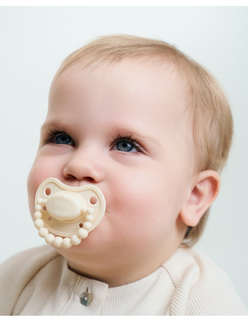 Smoczek pozycjonujący LUU Kids American Cream Smoczek pozycjonujący LUU Kids American Cream