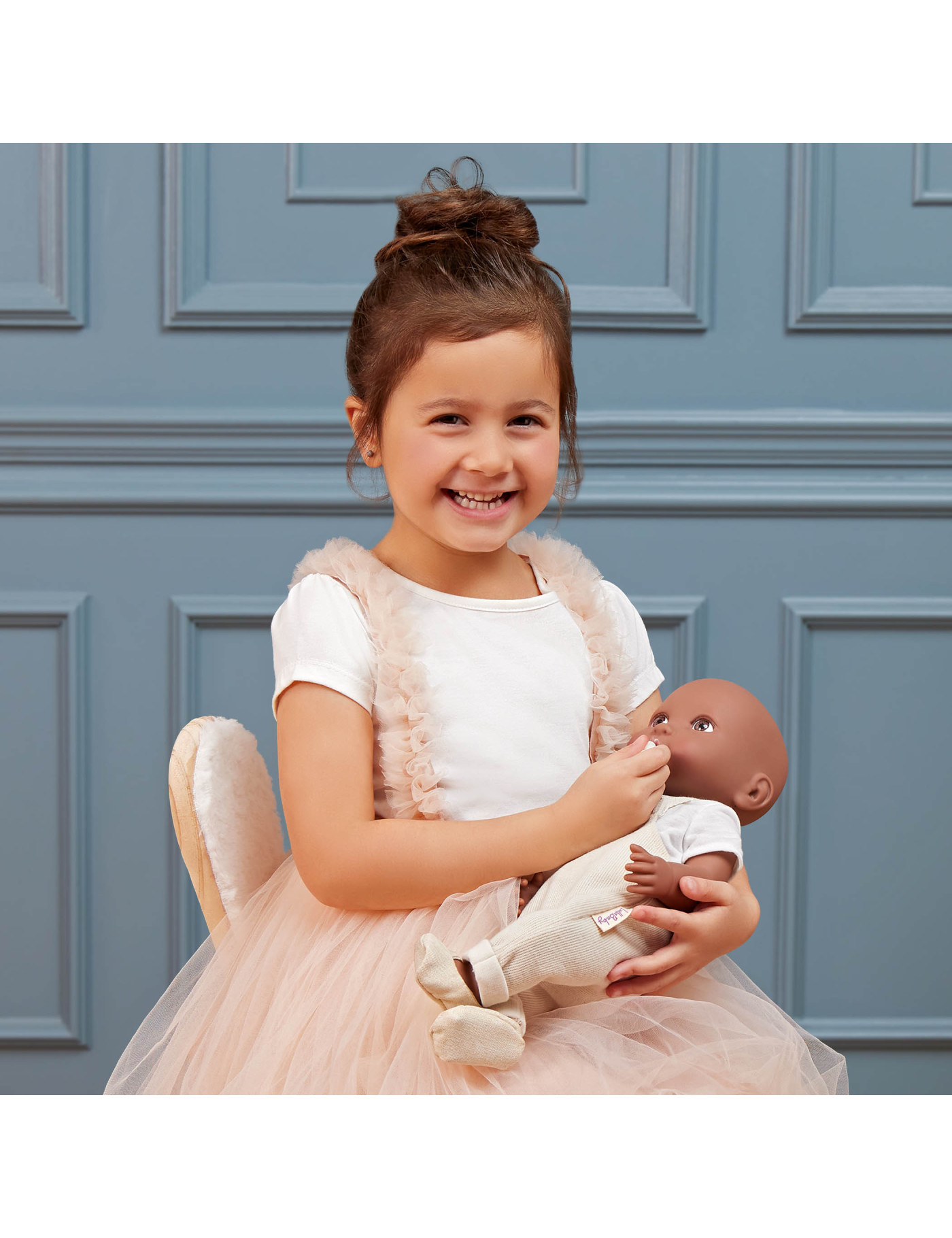Zestaw ubranek dla lalek NIEMOWLĄT – stylizacja ze spodniami na szelkach LullaBaby Zestaw ubranek dla lalek NIEMOWLĄT – stylizacja ze spodniami na szelkach LullaBaby