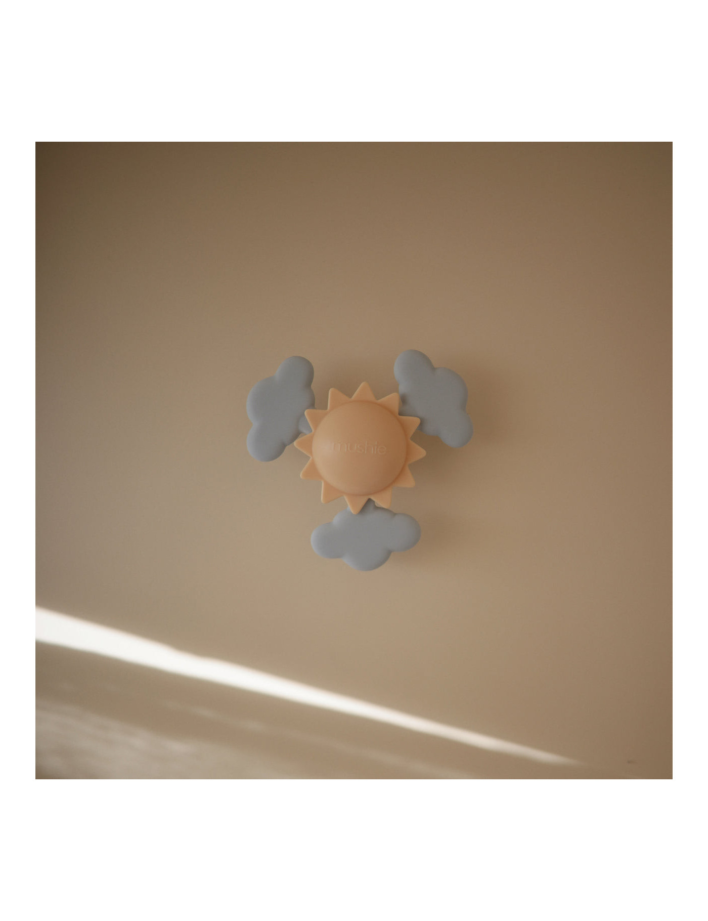 Mushie spinner sensoryczny z przyssawką - Sunshine Mushie spinner sensoryczny z przyssawką - Sunshine
