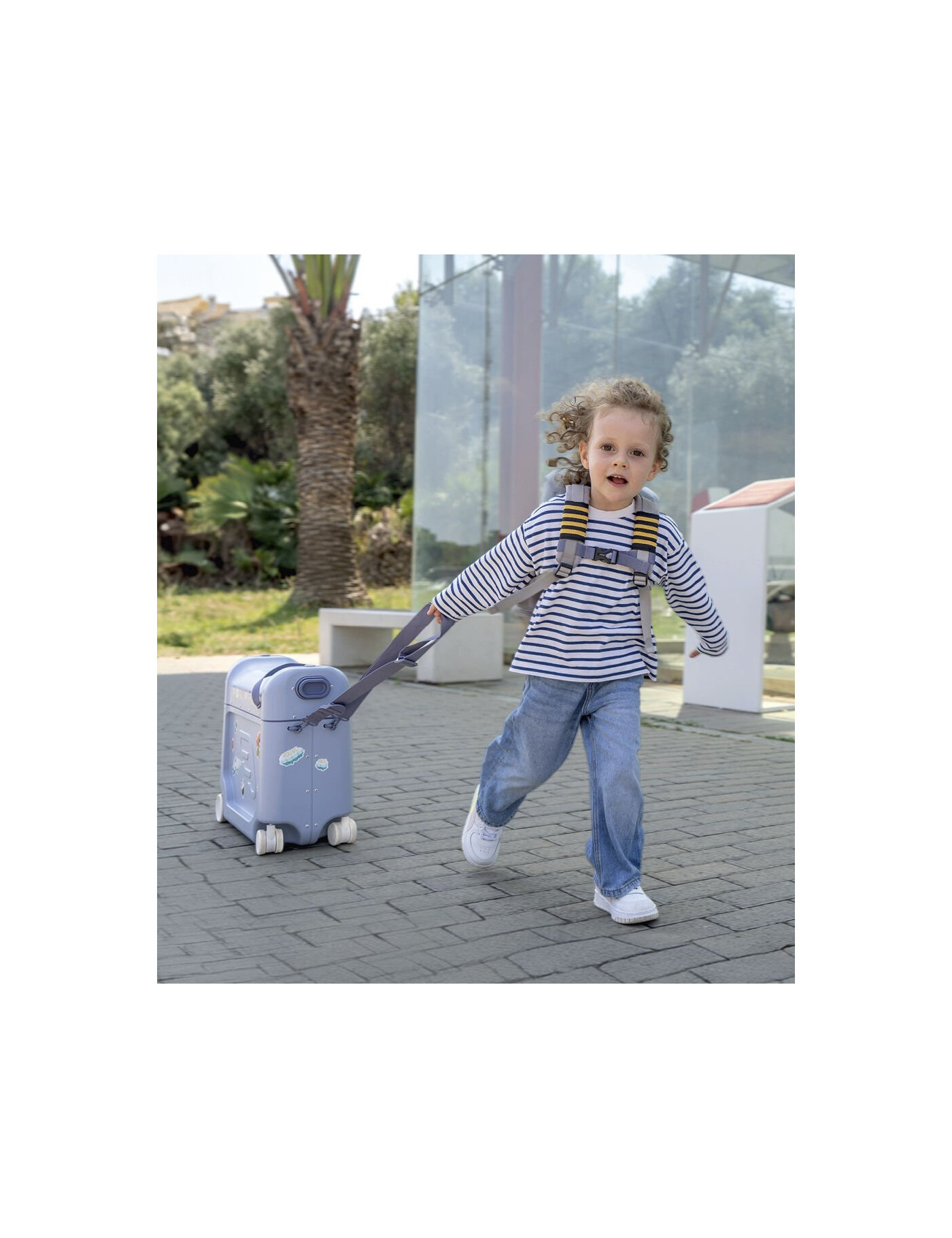 JetKids™ od Stokke® Arctic Blue dziecięca walizka na kółkach rozkładana jako łóżeczko