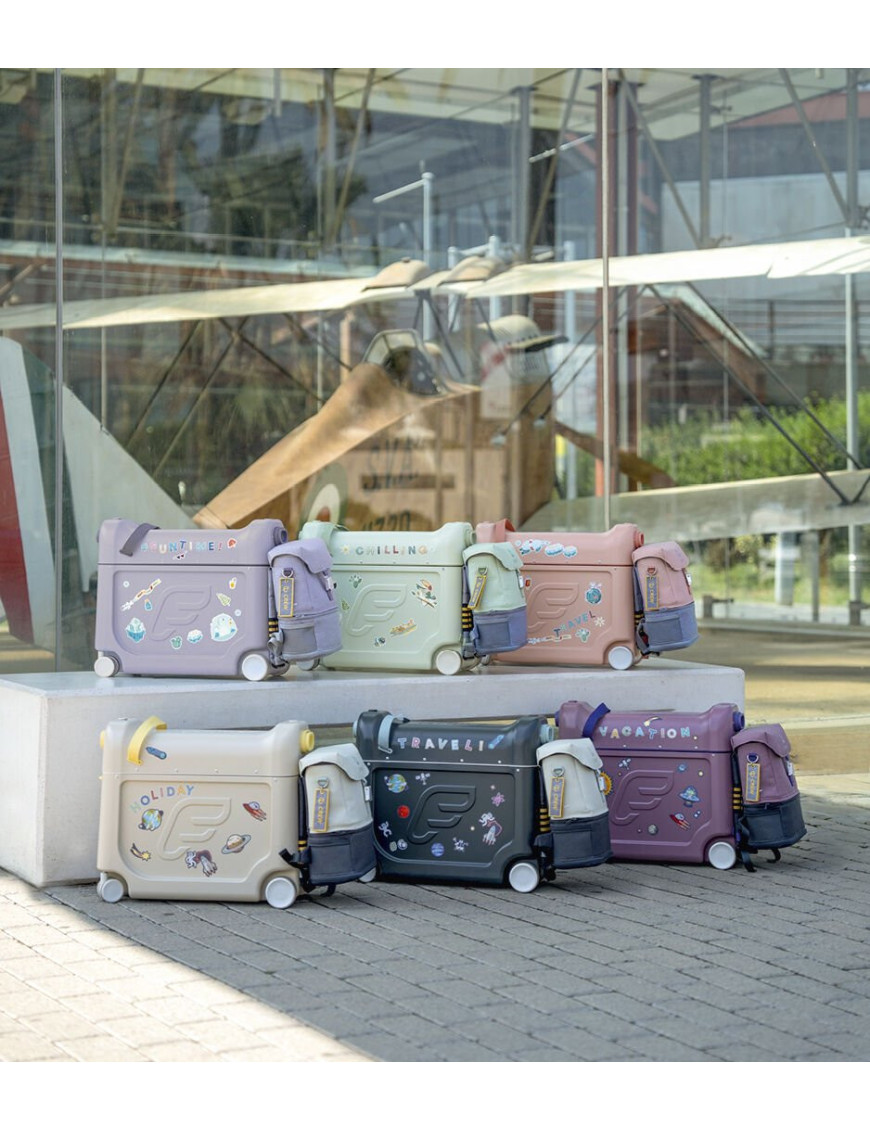 JetKids™ od Stokke® Arctic Blue dziecięca walizka na kółkach rozkładana jako łóżeczko