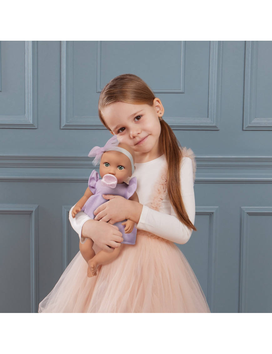 Lalka NIEMOWLĘ ze smoczkiem, w sukience i opasce Lullababy Lalka NIEMOWLĘ ze smoczkiem, w sukience i opasce Lullababy