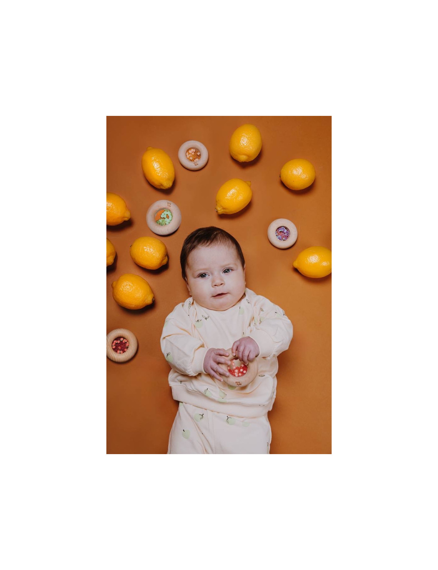 Petit Boum, Drewniana grzechotka sensoryczna, Truskawka Petit Boum, Drewniana grzechotka sensoryczna, Truskawka