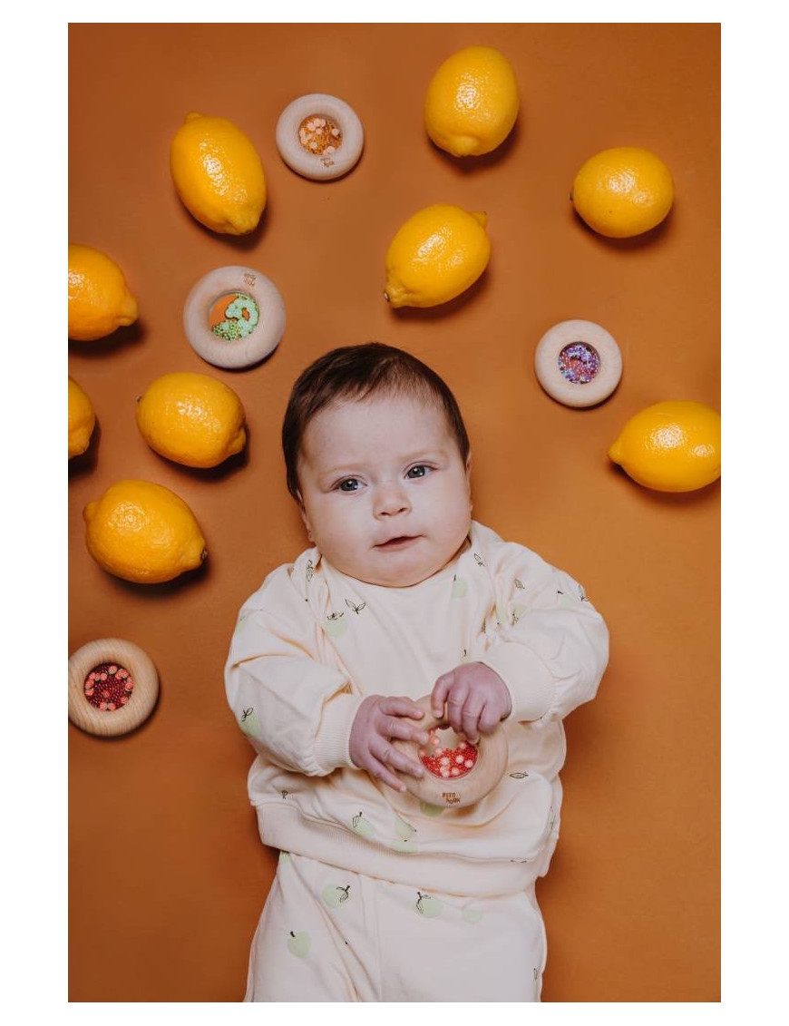 Petit Boum, Drewniana grzechotka sensoryczna, Truskawka Petit Boum, Drewniana grzechotka sensoryczna, Truskawka