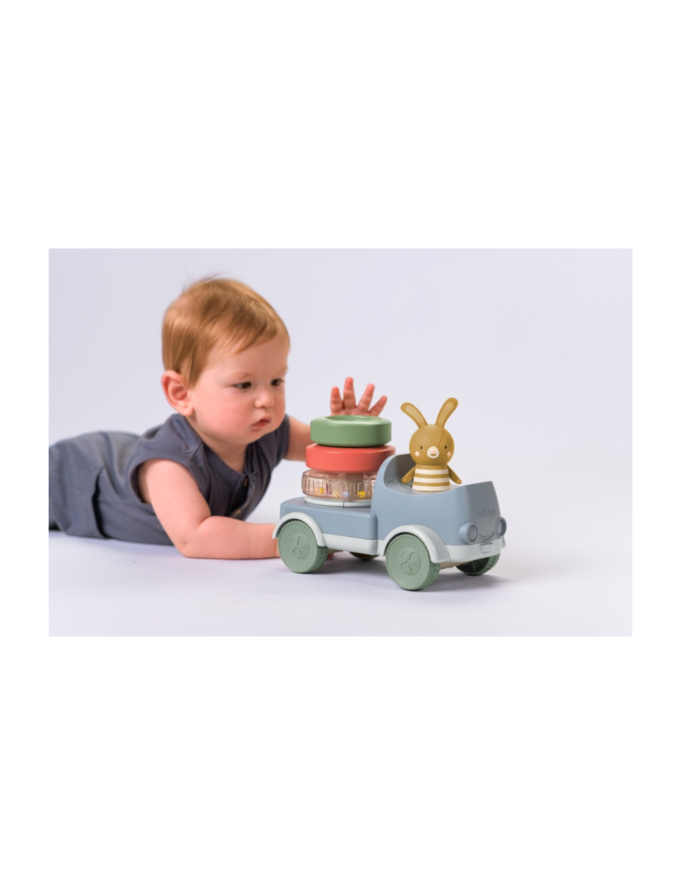 Taf Toys Kolorowa Ciężarówka z Króliczkiem 2w1 Taf Toys Kolorowa Ciężarówka z Króliczkiem 2w1