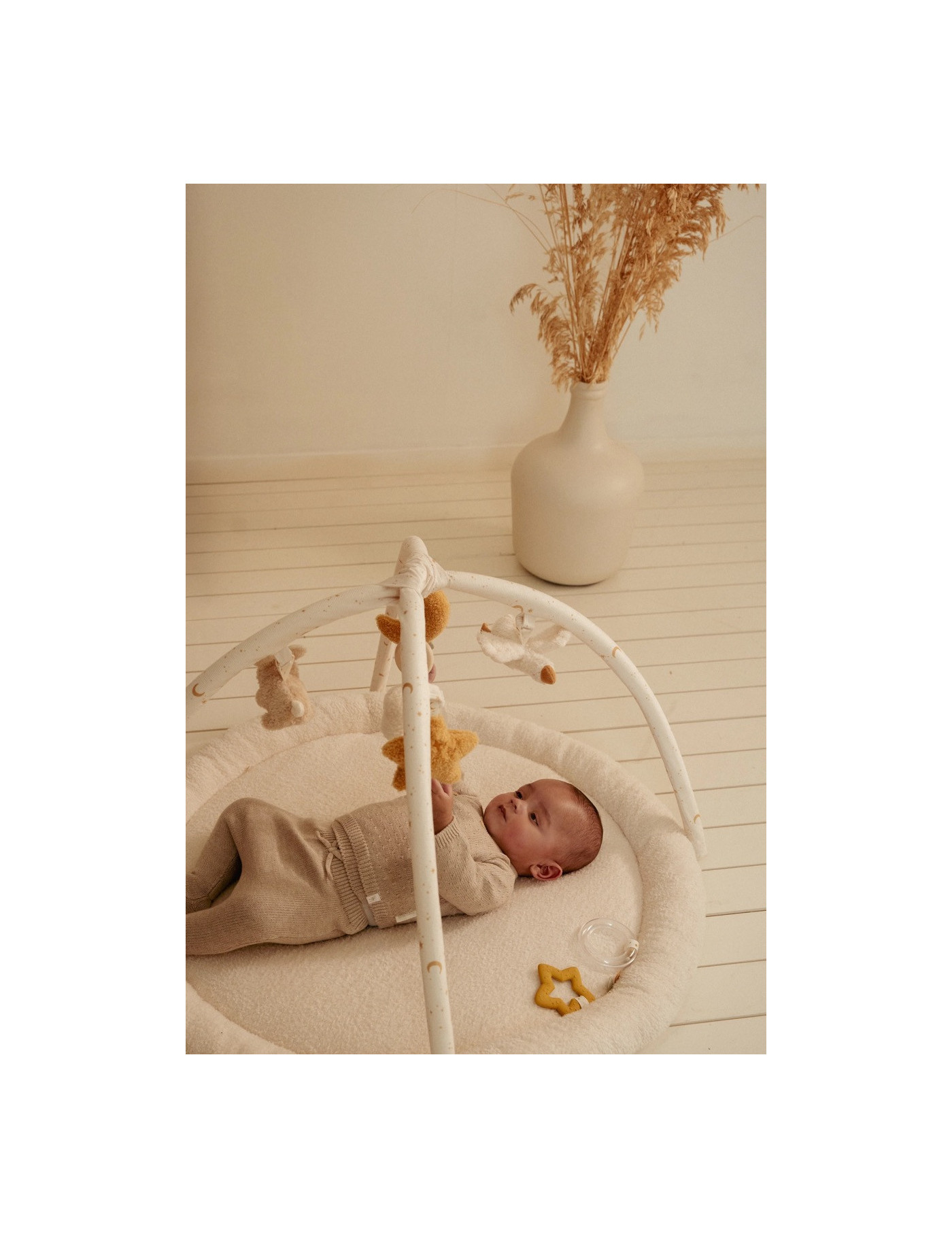 Little Dutch Mata aktywizująca z pałąkiem Newborn Naturals Little Dutch Mata aktywizująca z pałąkiem Newborn Naturals