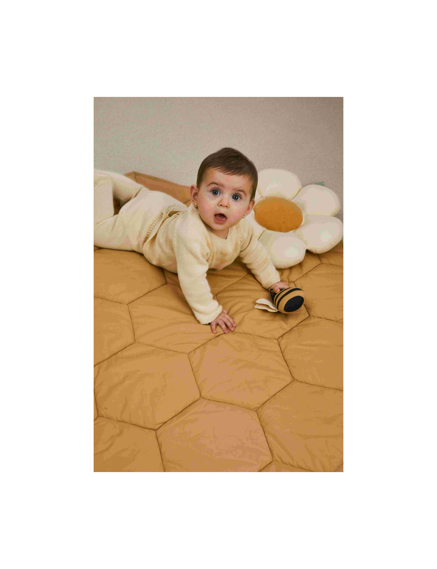 Mata do zabawy Honeycomb 100 x 100 cm, Planet Bee, Lorena Canals