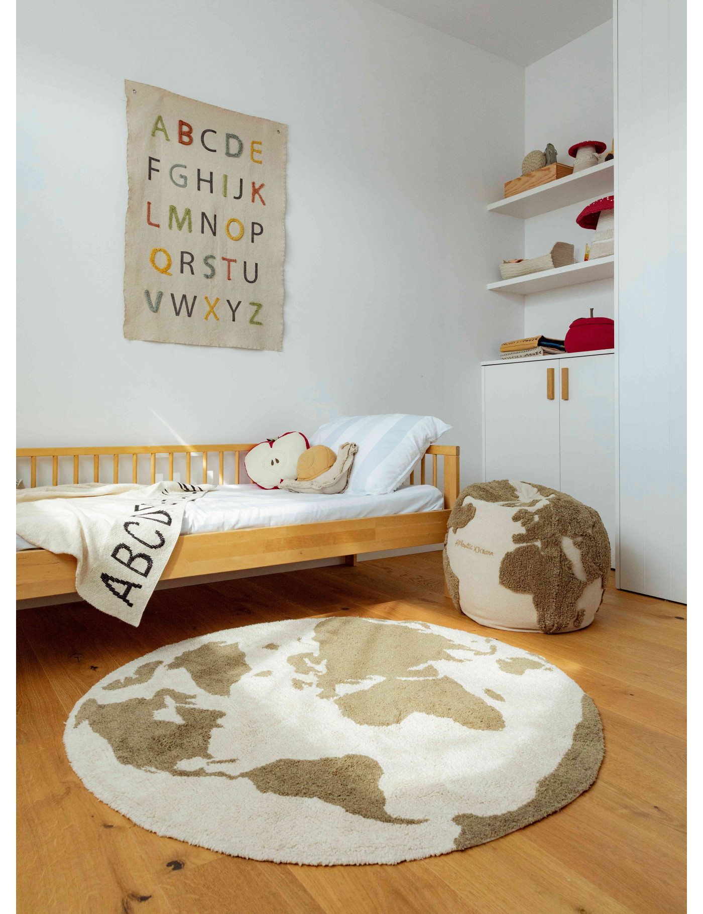 Dywan Bawełniany RugCycled Mapa Świata, Ø 120 cm, Lorena Canals Dywan Bawełniany RugCycled Mapa Świata, Ø 120 cm, Lorena Canals