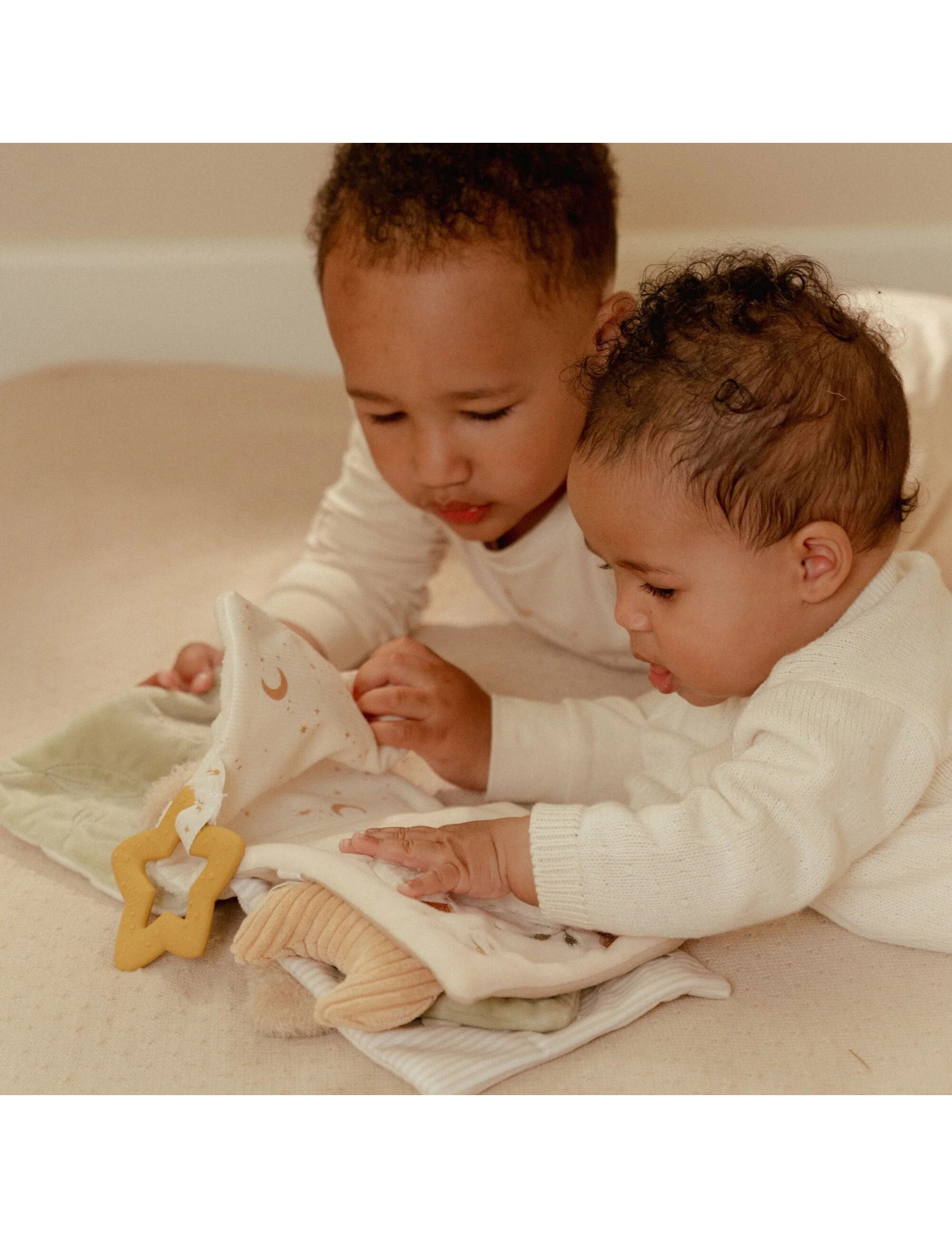 Little Dutch Książeczka aktywizująca Newborn Naturals