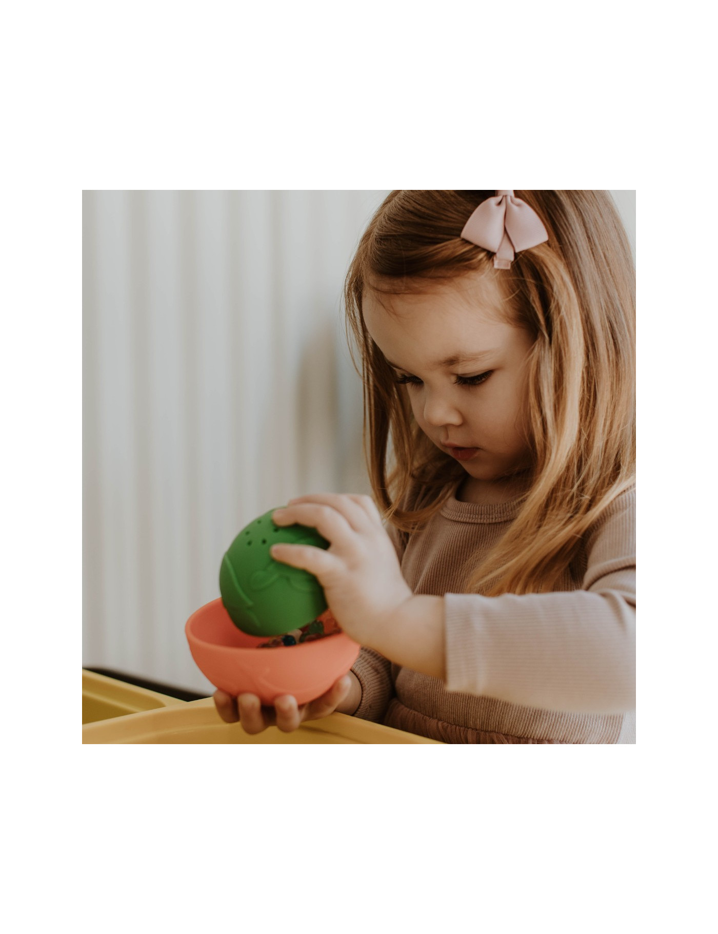 Jellystone, Silikonowe kubeczki, miseczki do układania i do wody z tonącymi dyskami Stacking Cups, kolor pastelowy