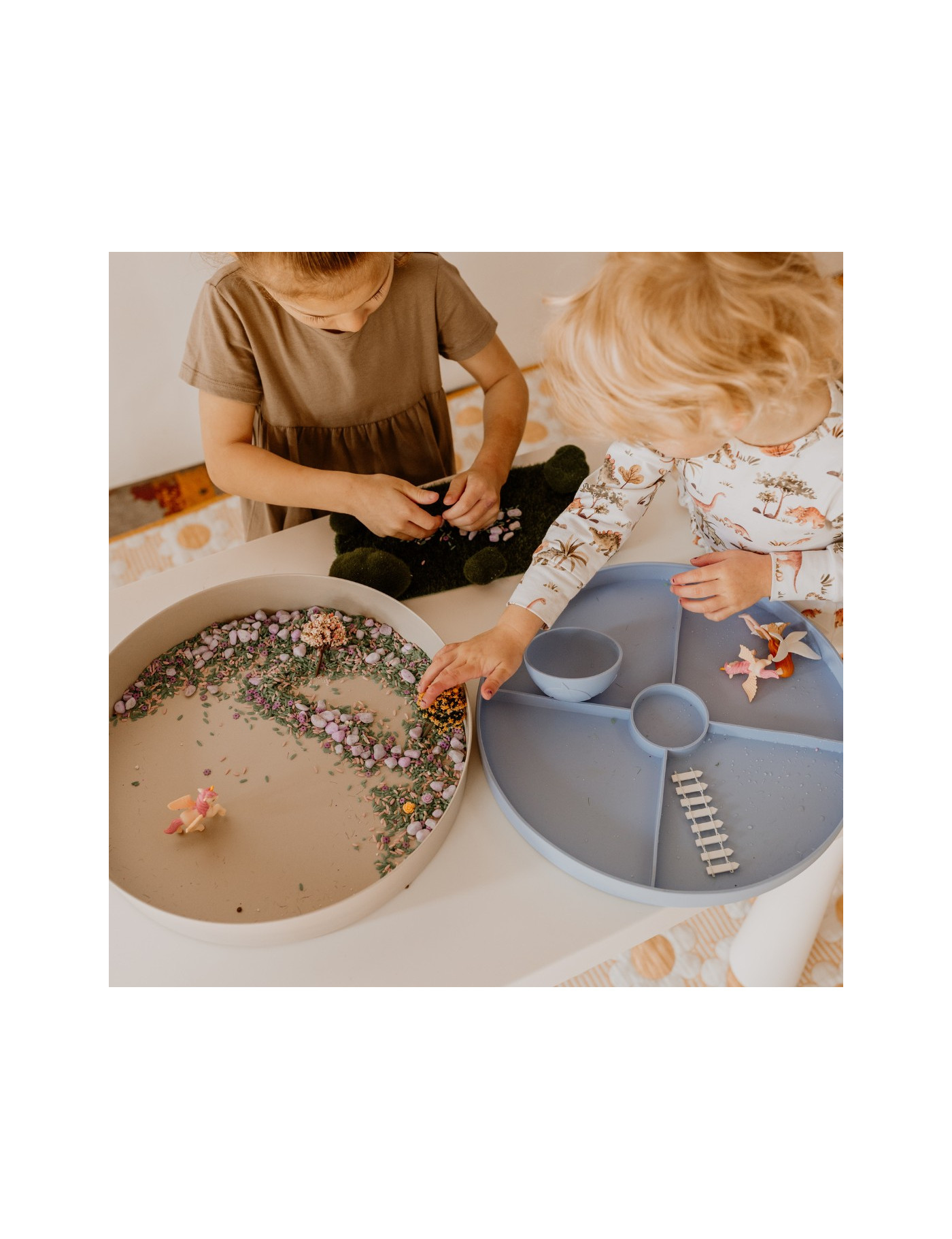 Tray Play – sensoryczna taca 2w1 od Jellystone Designs Tray Play – sensoryczna taca 2w1 od Jellystone Designs