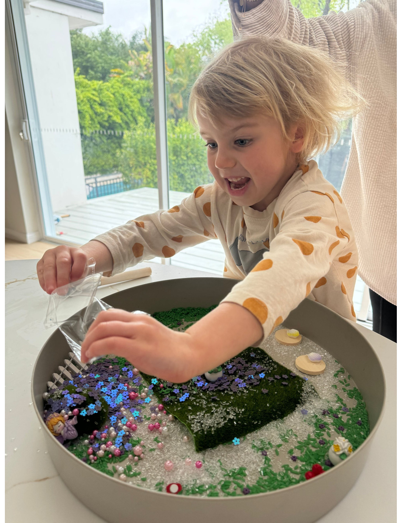 Jellystone, Zestaw sensoryczny Zaczarowany Ogród, wkład do tacki sensorycznej Play Tray Jellystone, Zestaw sensoryczny Zaczarowany Ogród, wkład do tacki sensorycznej Play Tray