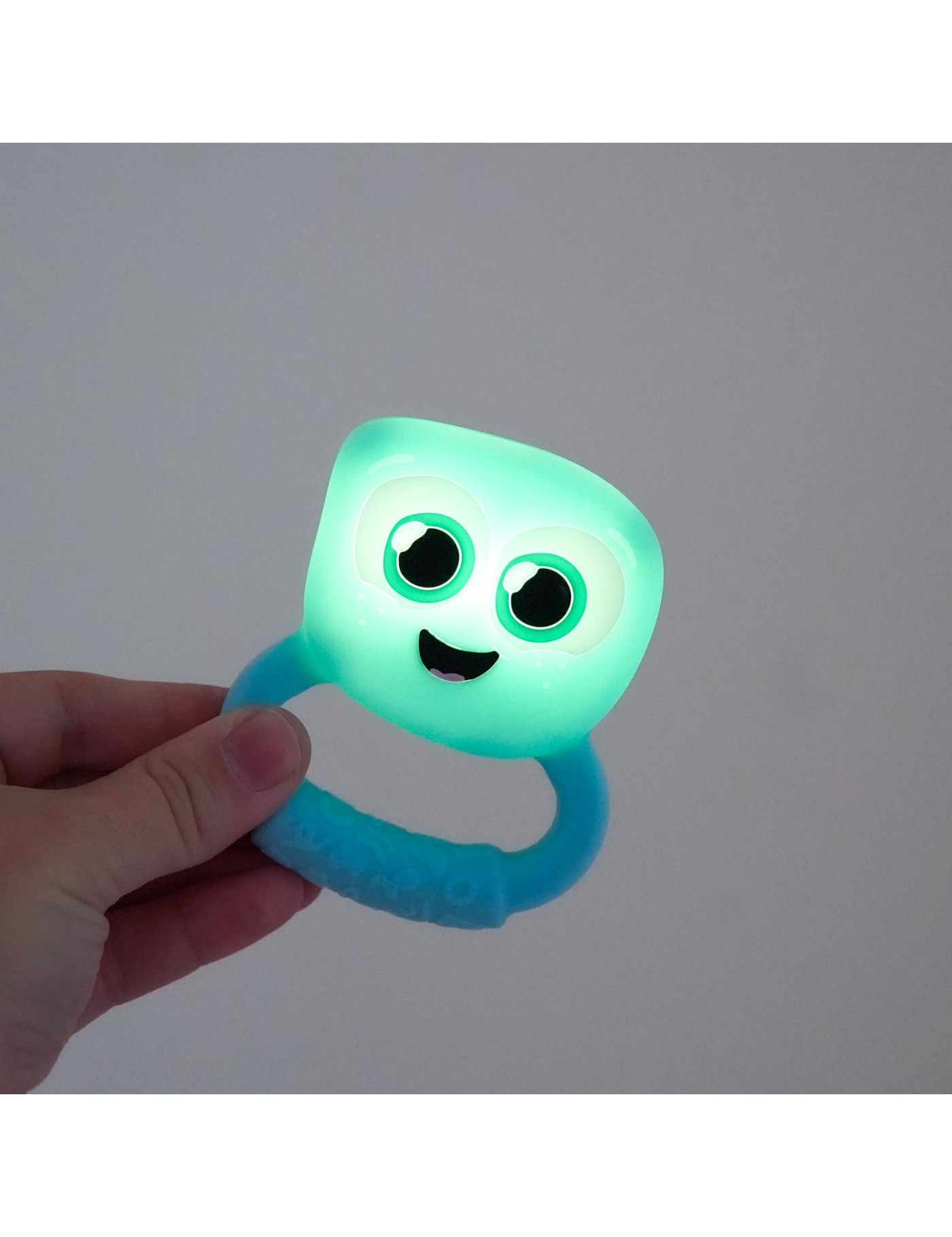 Glo Pals, Grzechotka - gryzak świecąca w ciemności, aktywowana ruchem - Blair Glo Pals, Grzechotka - gryzak świecąca w ciemności, aktywowana ruchem - Blair