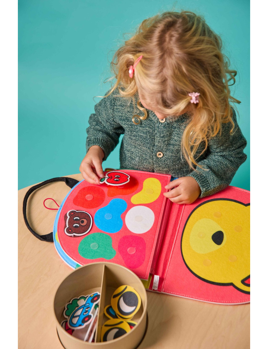 MONTESSORI MIĘKKA KSIĄŻKA AKTYWIZUJĄCA - KSZTAŁTY I KOLORY OMY