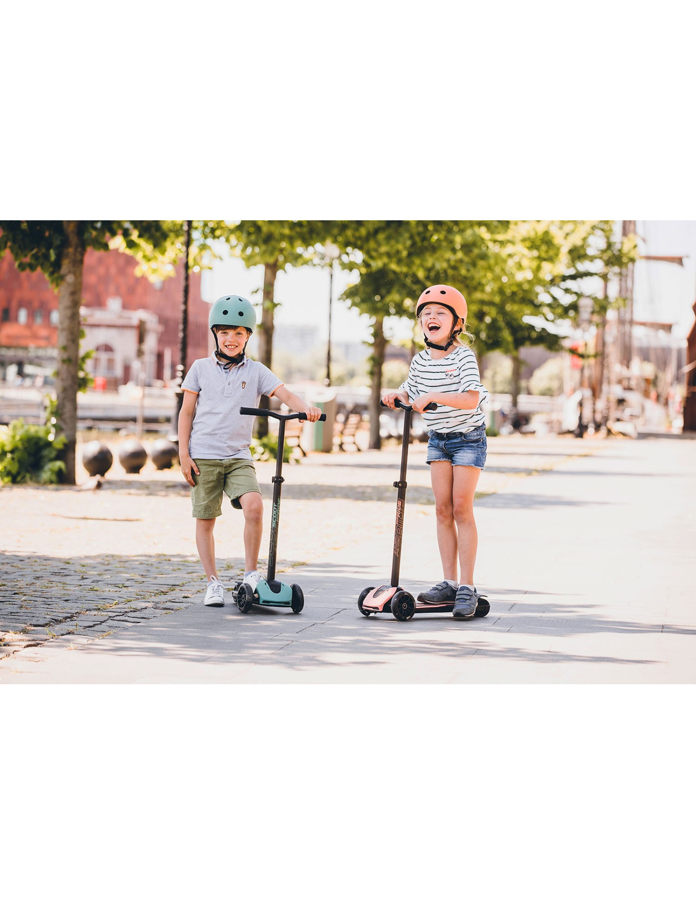 SCOOTANDRIDE Highwaykick 5 LED Hulajnoga trójkołowa balansowa ze świecącymi kółkami 5+ Peach