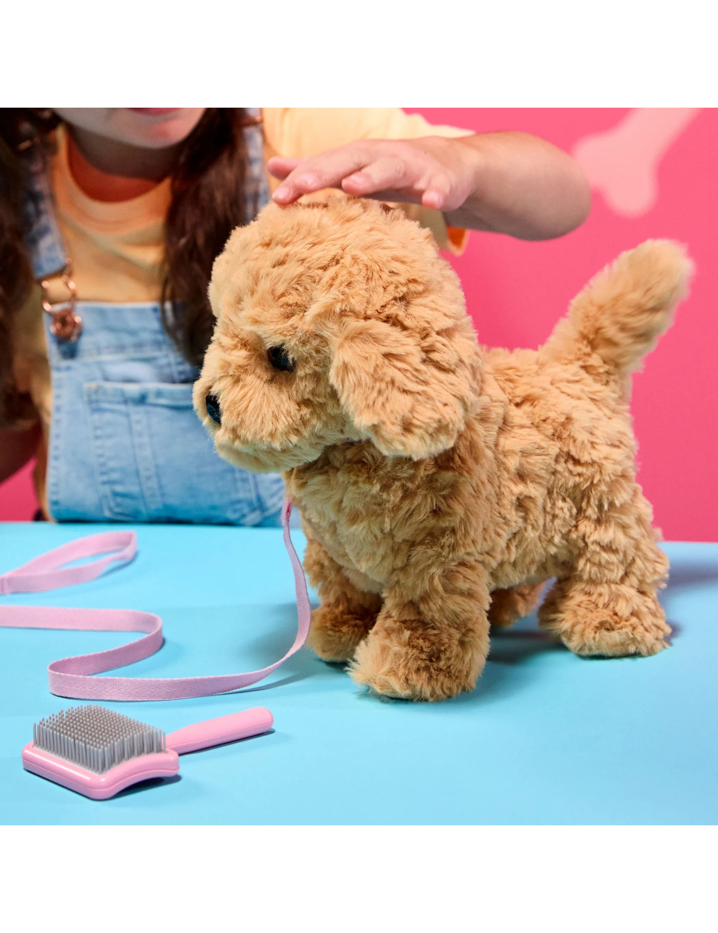 Interaktywny CHODZĄCY piesek z MAGNETYCZNĄ kostką i akcesoriami – Playful Paws Goldendoodle Pup OG