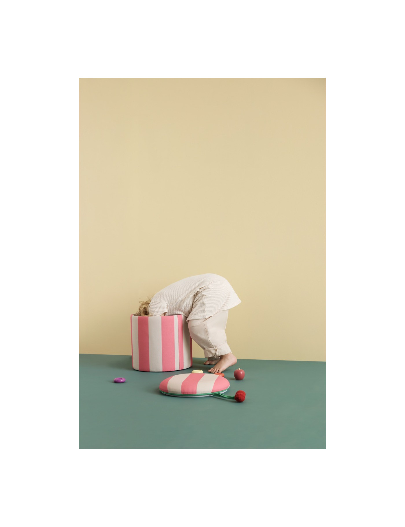 Kid's Concept - pufa cylindryczna ze schowkiem, różowa Kid's Concept - pufa cylindryczna ze schowkiem, różowa