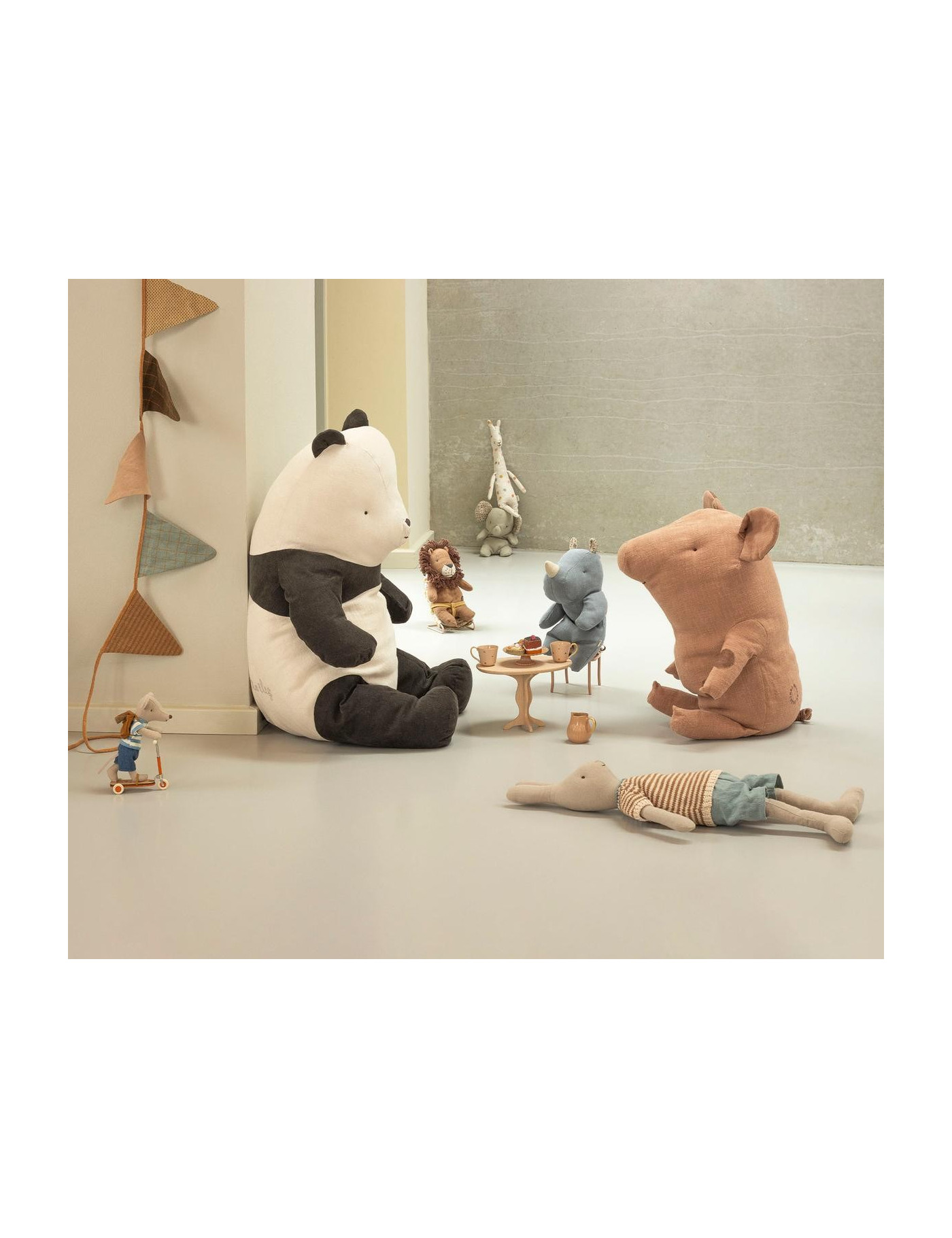 Maileg Safari Friends Panda Large – duża maskotka | Ecobobo