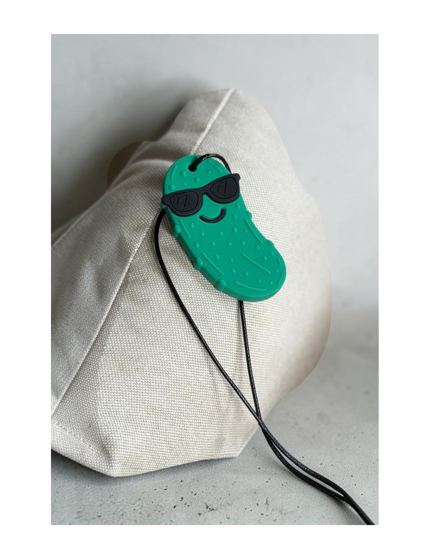 Jellystone Pickle Pendant Medium – gryzak sensoryczny – Ecobobo