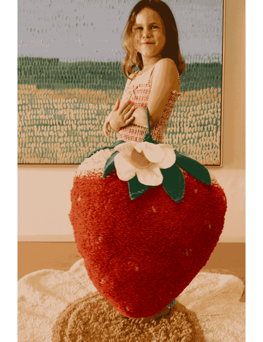 Poduszka podłogowa pufa dla dzieci Truskawka 60 x 50 x 25 cm – Lorena Canals